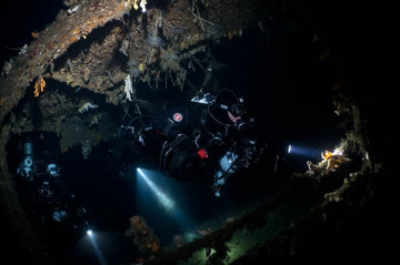 Underwater Lighting Etiquette: How to Use a Diving Light Properly Without Being Obnoxious